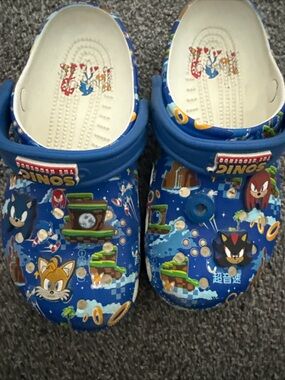 CROCS Kids Blue Sonic Themed Water Shoes size J4